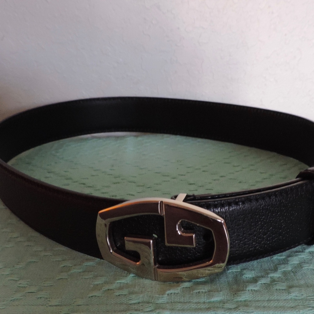 GUCCI BLACK LEATHER BELT PRE OWNED NEVER WORN 32